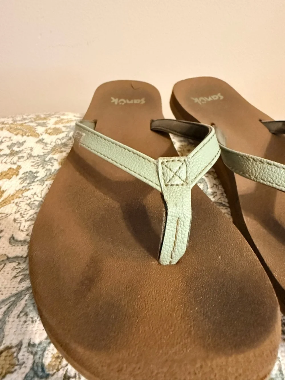 Sanuk good sandals